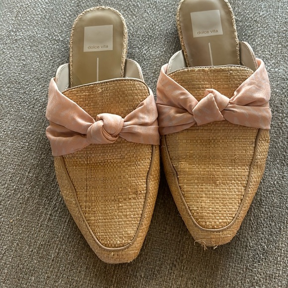 Mule with bow - Picture 1 of 2